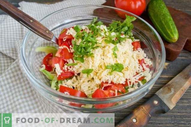 Avokaado, tomatite ja kurkidega salat