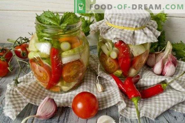Salada de legumes em conserva com pimenta e hortelã para o inverno