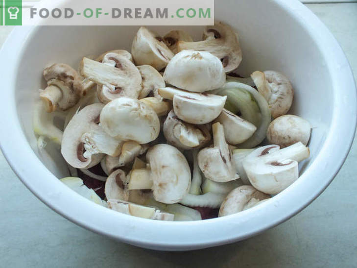 Küpsetatud fooliumis mahlakas veiseliha seentega - retsept maitsva roogaga salatiga