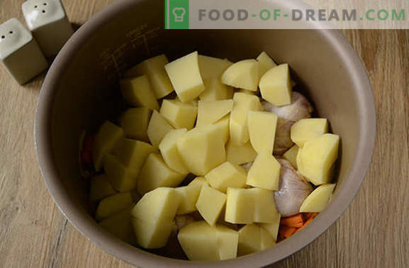 Cum să stingi cartofii cu pui într-un aragaz lent: o cină minunată în jumătate de oră! Rețetă foto pas cu pas pentru tocană de pui cu cartofi într-un aragaz lent