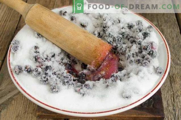 Groselha preta com açúcar para o inverno do método de colheita “quente”