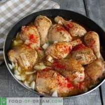 Maitsestatud praetud kana pähklikastmes