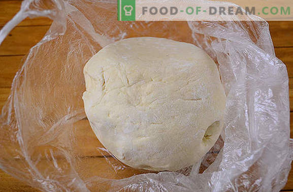 Toitjuustukastid moosiga: omatehtud koogid on alati õnnelikud! Autor on sammhaaval fotoretsept, mis sisaldab paksud moosikastmega juustu tainasrullid