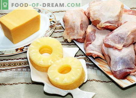 Kana juustuga: salatid ja juustuga küpsetatud kana ahjus.