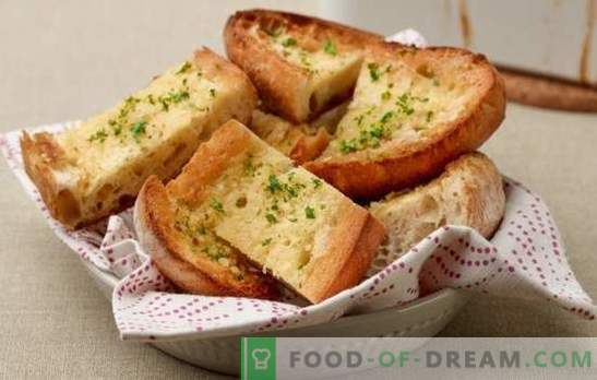 Valge leiva krutoonid - hommikusöögiks või magustoiduks. Retseptid röstitud valge leiba Hispaania ja Walesi, juustu, munapuderiga, banaanidega